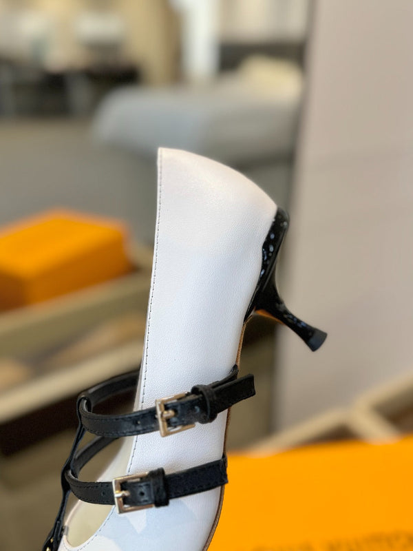 HIGH PUMP 5 CM TRIPLE-STRAP IN WHITE CALFSKIN WITH BLACK STRAP
