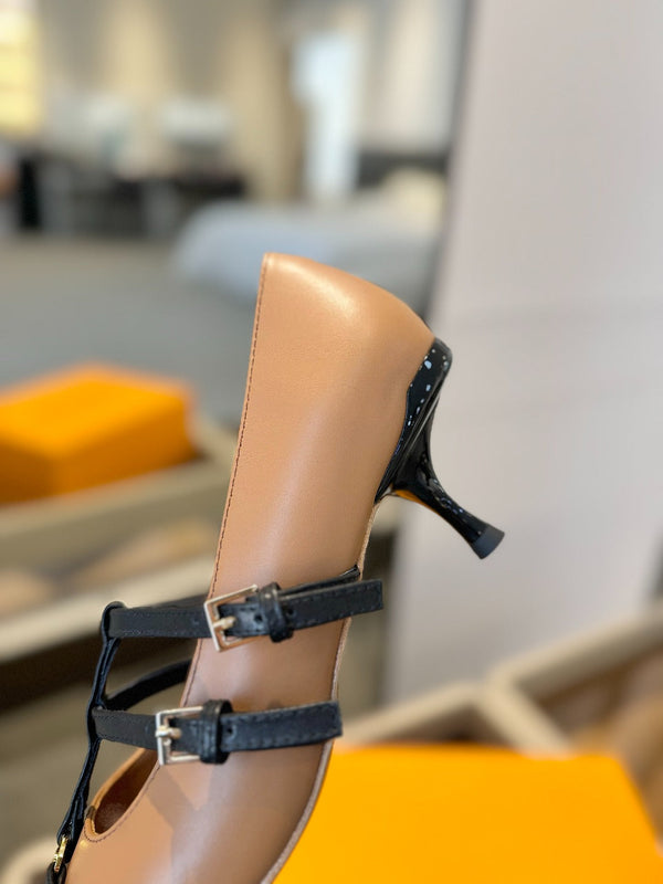 DÉCOLLETÉ ALTO 5 CM CON TRIPLO CINTURINO IN PELLE DI VITELLO MARRONE SIDRO E CINTURINO NERO