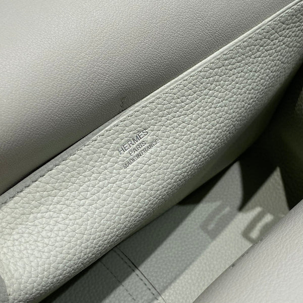 HALZAN 25 HANDLE BAG IN BABY GREEN GRAINED CALFSKIN