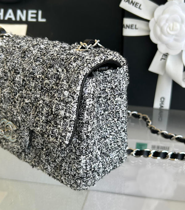 MINI FLAP BAG 20 IN LIGHT GRAY TWEED SILVER HARDWARE