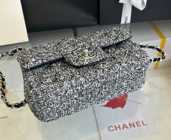 MINI FLAP BAG 20 IN LIGHT GRAY TWEED SILVER HARDWARE