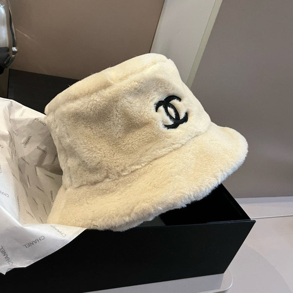 CAPPELLO A SECCHIELLO IN PILE BIANCO 429804