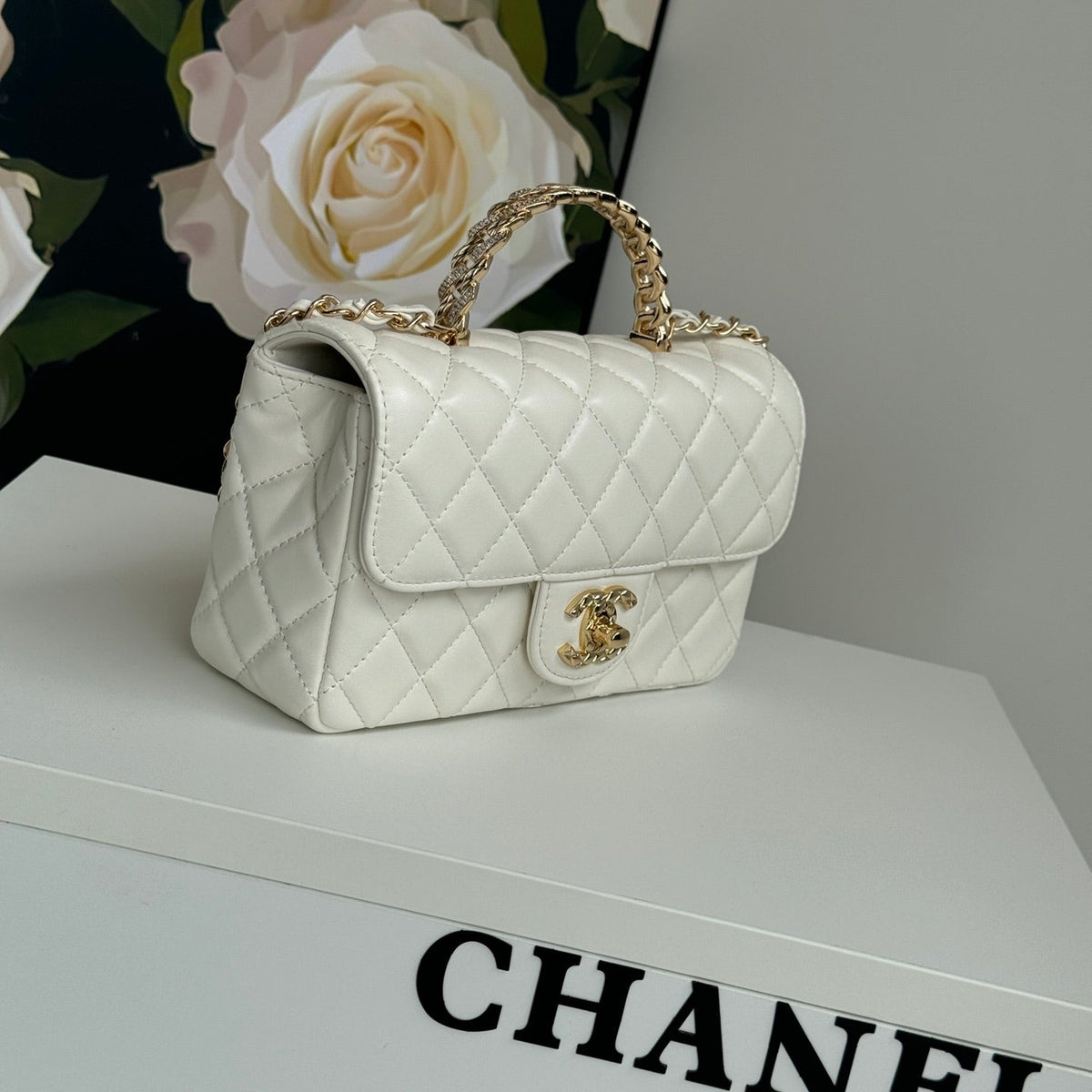 Classic Mini Flap Bag 20cm White Lambskin Gold Hardware main image 0
