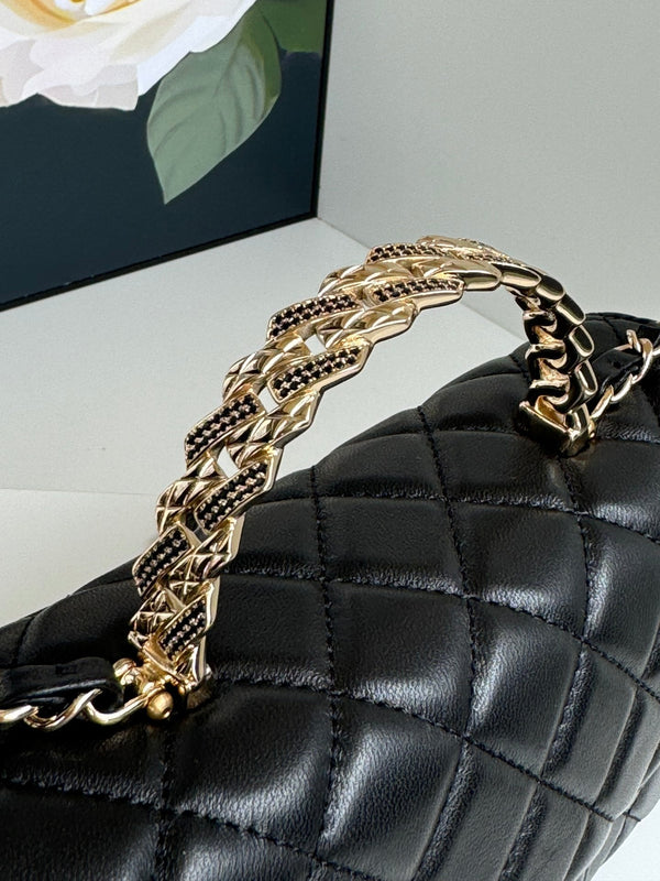 Borsa mini con patta 24c 20 cm con manico superiore in pelle di agnello nera