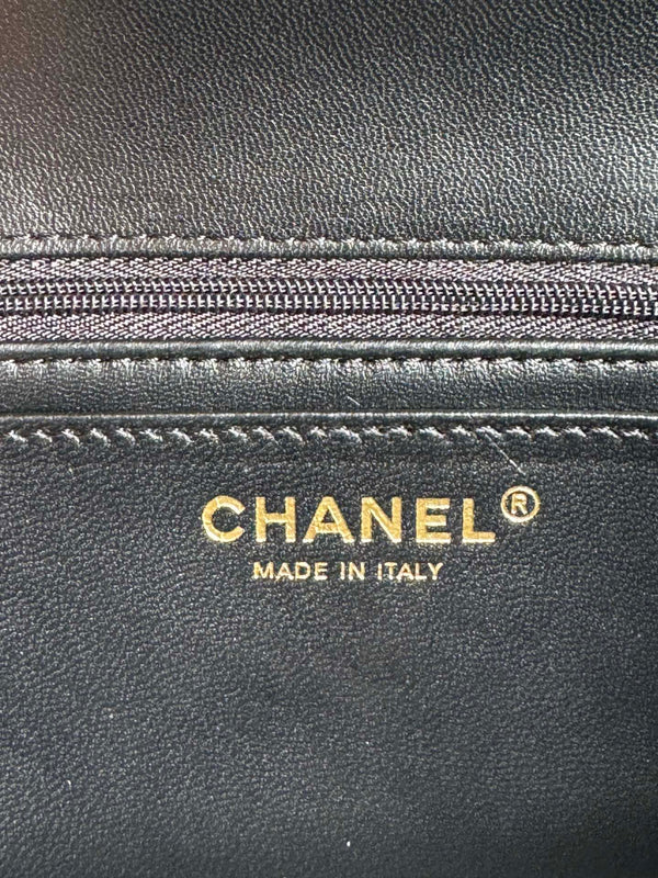 Borsa mini con patta 24c 20 cm con manico superiore in pelle di agnello nera