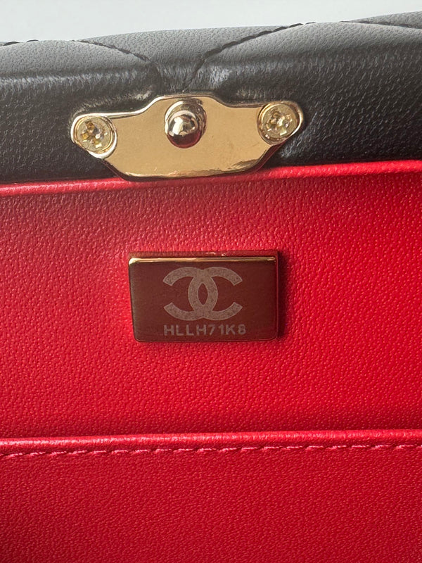 BORSA PICCOLA 18 IN PELLE DI AGNELLO NERA CON FERRAMENTA ORO