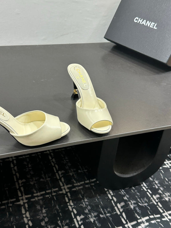 CC 26s Sandal Cream Sheepskin 832565