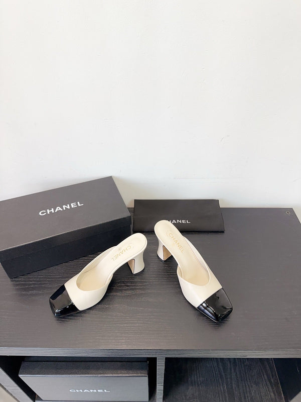 CC 26s Demi-jupe Cuir Verni Noir Blanc 596641