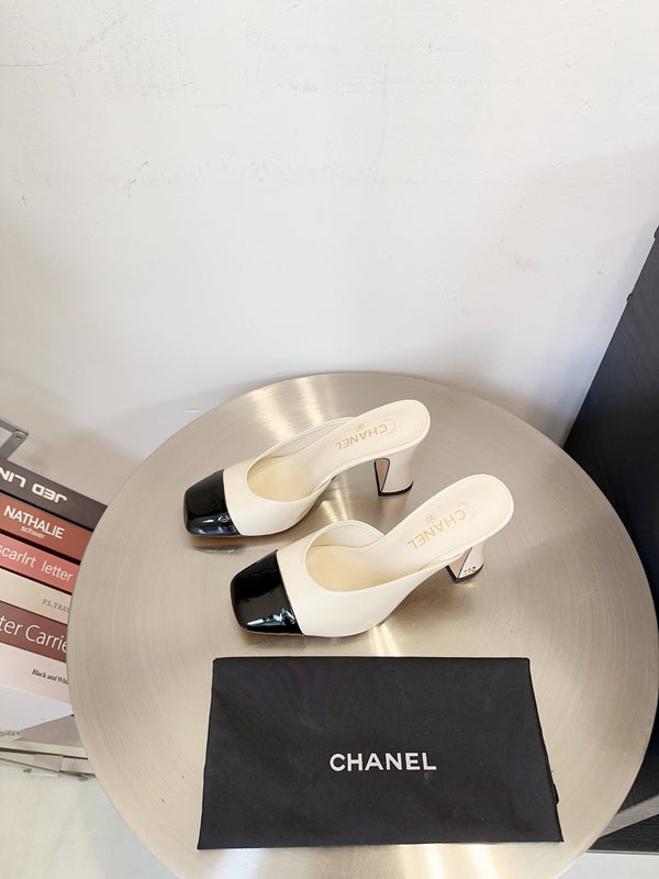 CC 26s Demi-jupe Cuir Verni Noir Blanc 596641