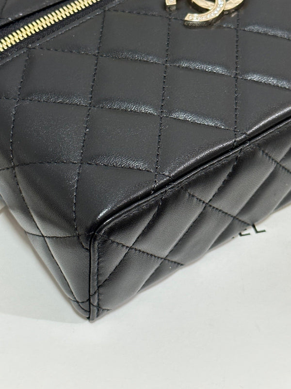 CC 25C Beauty Case 19,5 cm Pelle di pecora Hanel nera Hardware oro chiaro