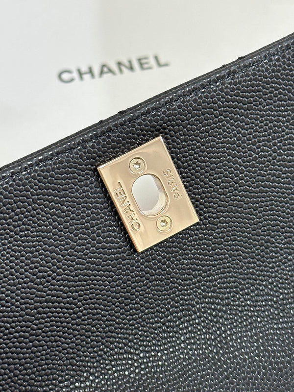 Borsa a patta con manico CC Coco 24, trapuntata nera, caviale, hardware oro chiaro 243475