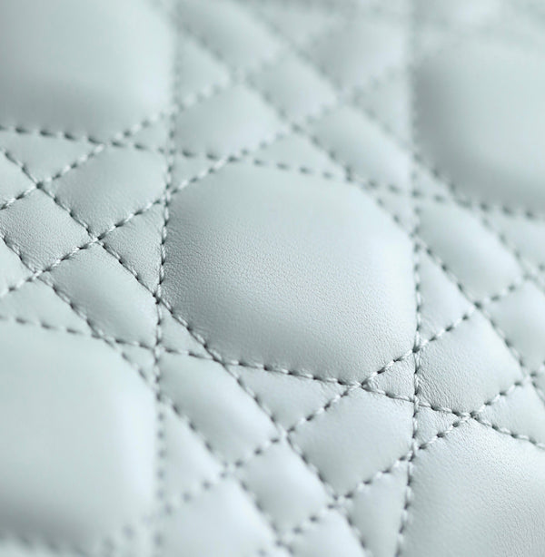 LADY 17 IN LIGHT BLUE LAMBSKIN WITH CANNAGE PATTERN