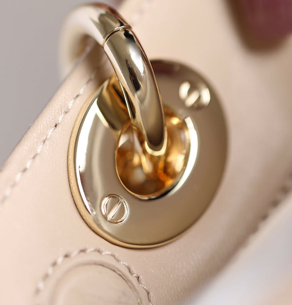 SMALL LADY D-JOY 22 IN PELLE DI AGNELLO ROSA CHIARO