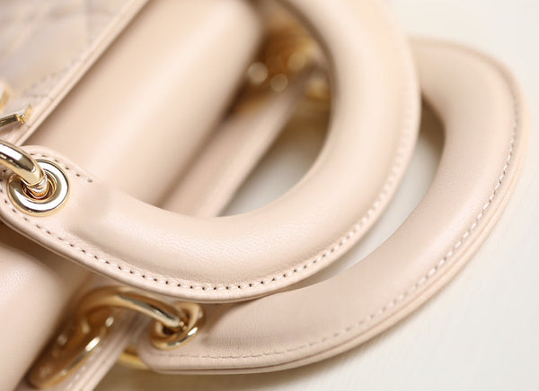 SMALL LADY D-JOY 22 IN PELLE DI AGNELLO ROSA CHIARO