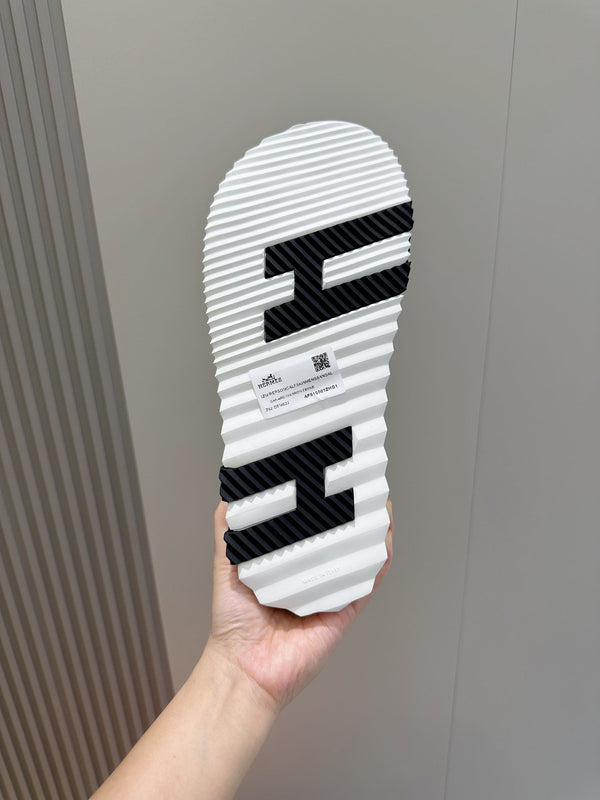 HM ELECTRIC SANDAL BLACK AND WHITE CALFSKIN