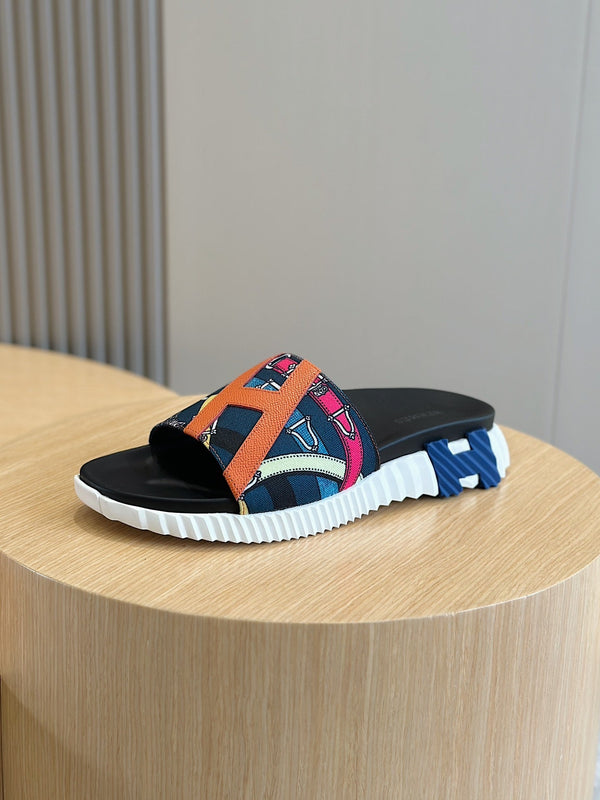 HM SLIPPERS BLACK AND NAVY CANVAS WITH MOTIF