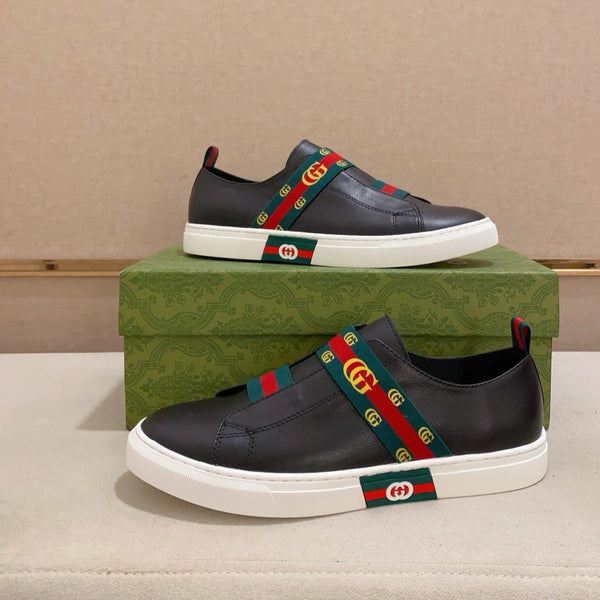 Mocassini slip-on da uomo GG in pelle di vacchetta nera 533944