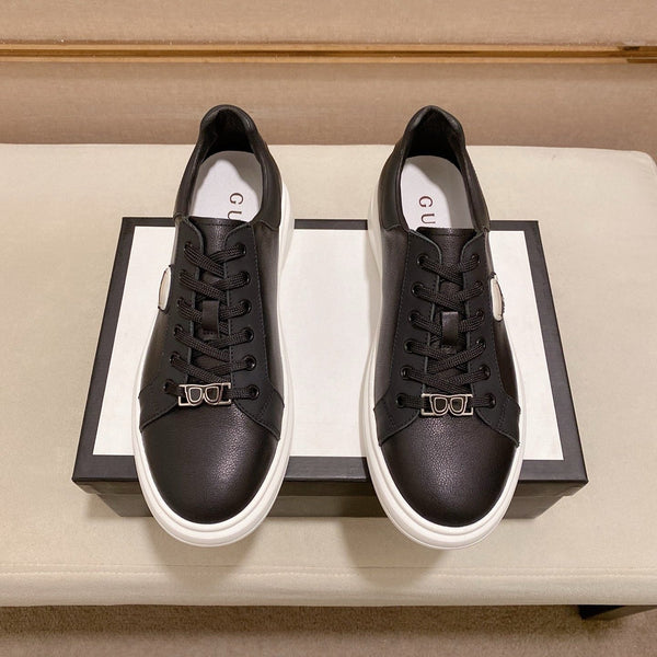 Sneaker da uomo GG in pelle di vacchetta nera 533953