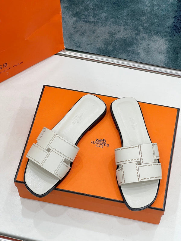 HM Idioma Sandal In White Cream Calfskin