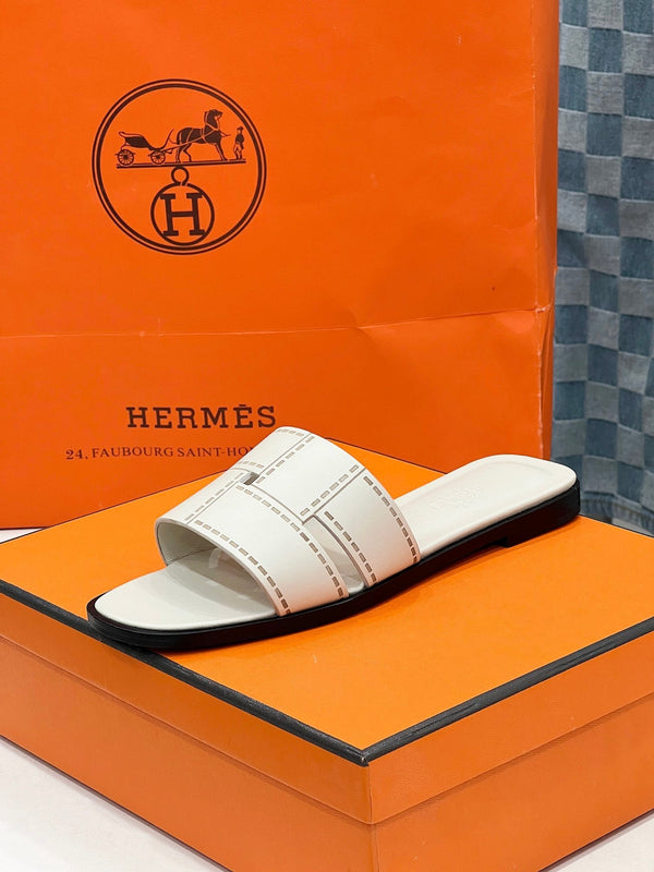 HM Idioma Sandal In White Cream Calfskin