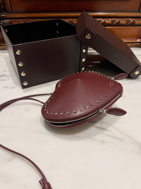 LE COEUR BAG 21 IN BURGUNDY RED CALFSKIN WITH STUDDED HEART