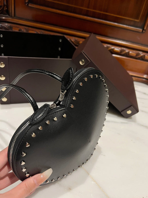 LE COEUR BAG 21 IN BLACK CALFSKIN WITH STUDDED HEART