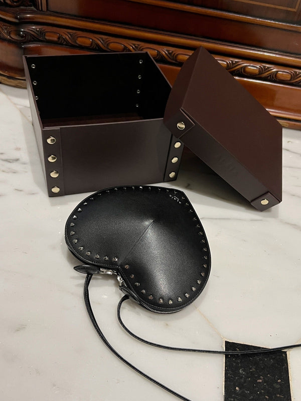 LE COEUR BAG 21 IN BLACK CALFSKIN WITH STUDDED HEART