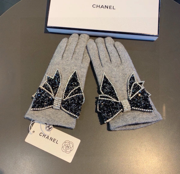 GLOVES IN DOVE GRAY WOOL WITH RHINSTONES 429246