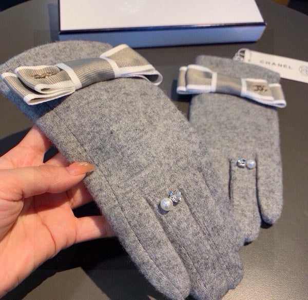 CC GLOVES IN PALE GRAY WOOL WITH BOW 463856
