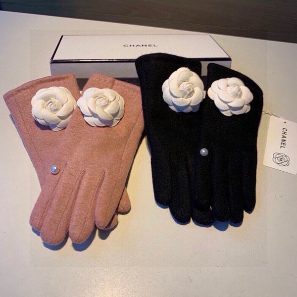 GLOVES IN CREPE PINK WOOL WITH LARGE WHITE FLOWER 464992