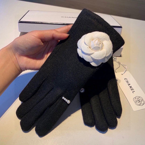 GLOVES IN BLACK WOOL WITH LARGE WHITE FLOWER 464993