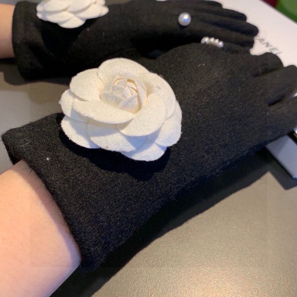 GLOVES IN BLACK WOOL WITH LARGE WHITE FLOWER 464993