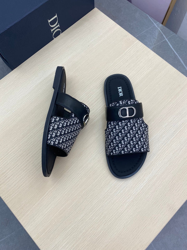 CD SYMBOL SLIDE CUT SANDAL BLACK AND WHITE JACQUARD
