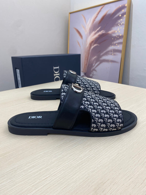 CD SYMBOL SLIDE CUT SANDAL BLACK AND WHITE JACQUARD
