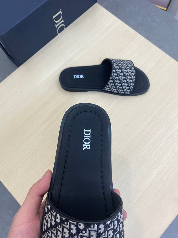 CD SLIDE ALIDAS SLIPPER BLACK AND WHITE JACQUARD