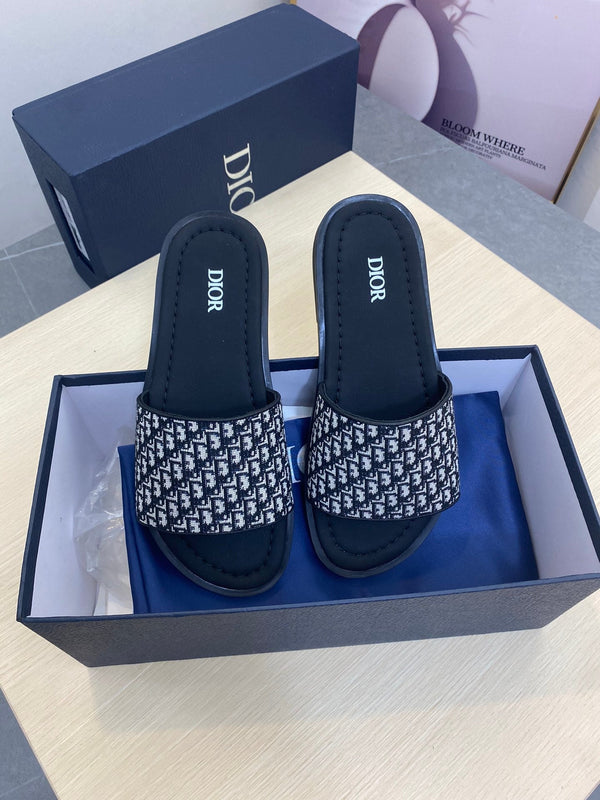 CD SLIDE ALIDAS SLIPPER BLACK AND WHITE JACQUARD