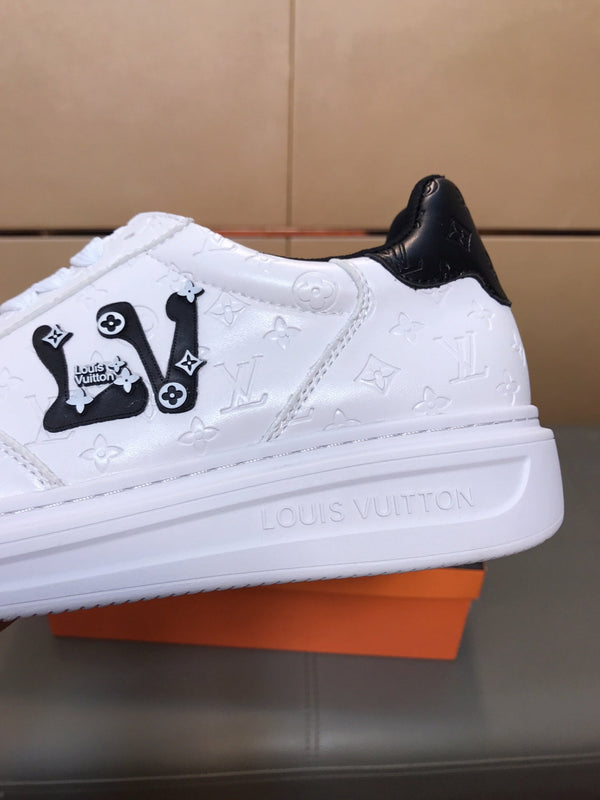 LV TRAINER SHOES IN WHITE AND BLACK CALFSKIN