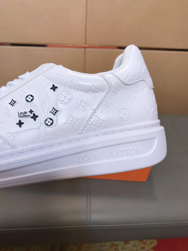 LV TRAINER SHOES IN WHITE CALFSKIN