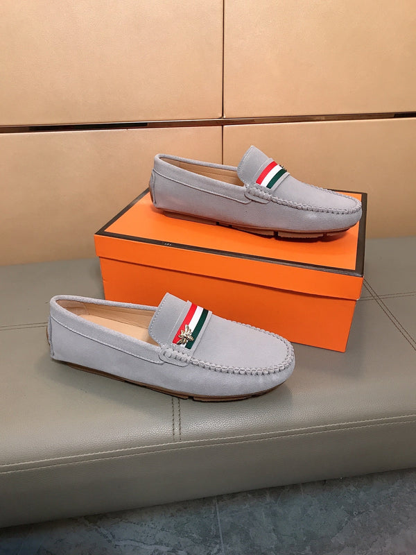 Mocassino da uomo GG in pelle scamosciata grigia 526680