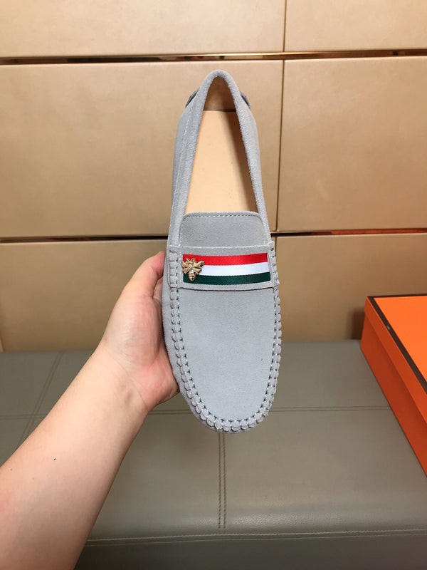 Mocassino da uomo GG in pelle scamosciata grigia 526680