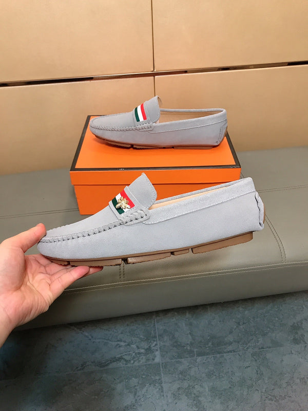 Mocassino da uomo GG in pelle scamosciata grigia 526680