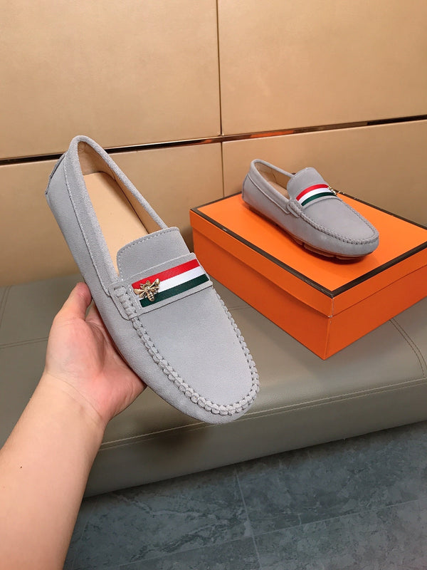 Mocassino da uomo GG in pelle scamosciata grigia 526680