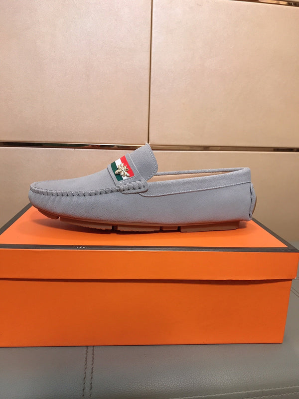 Mocassino da uomo GG in pelle scamosciata grigia 526680