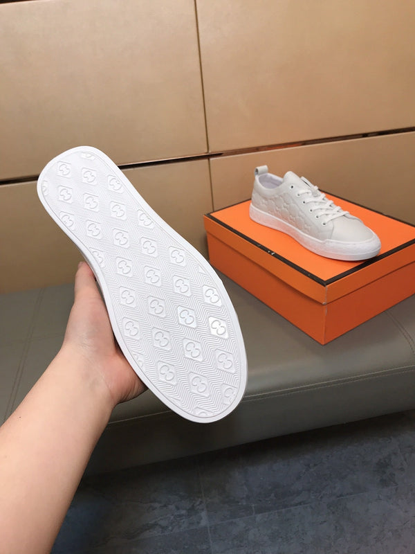 Sneaker GG Bee da uomo in pelle di maiale goffrata bianca 531261