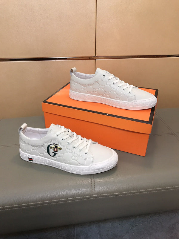 Sneaker GG Bee da uomo in pelle di maiale goffrata bianca 531261