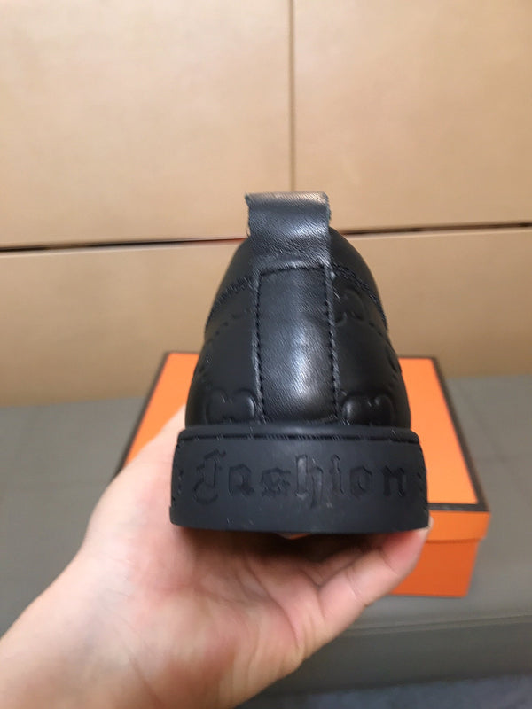 Sneaker GG Bee da uomo in pelle di maiale goffrata nera 531262