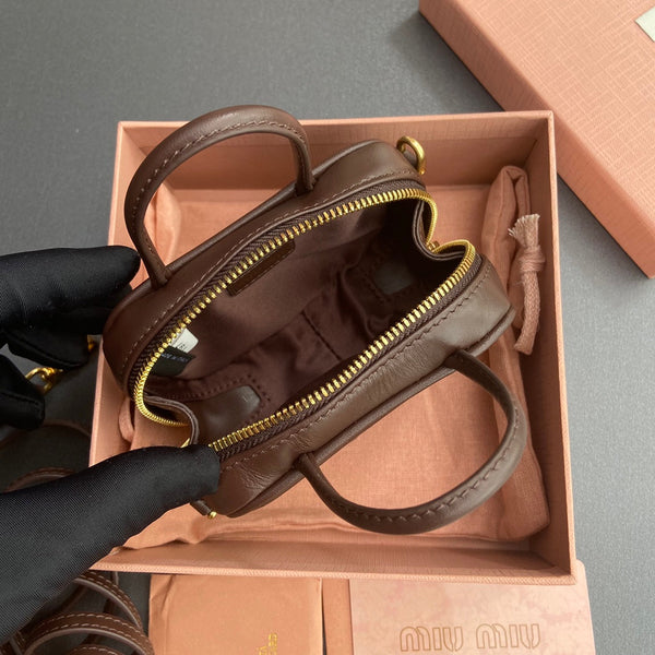Miu 11 Borsa micro in pelle color cioccolato Beau 240365
