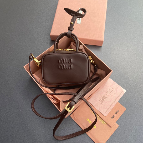Miu 11 Borsa micro in pelle color cioccolato Beau 240365