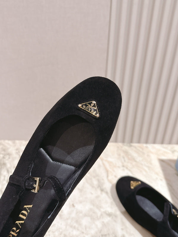 Ballerine PRA 25s con piccola fibbia in camoscio nero 449710