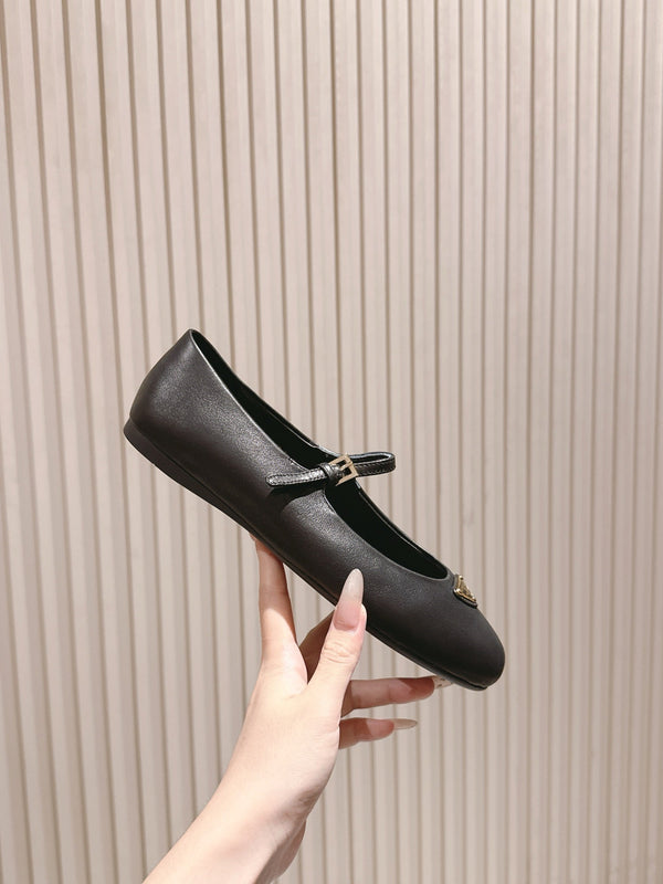 Ballerine PRA 25s con piccola fibbia in pelle di vacchetta nera 449714